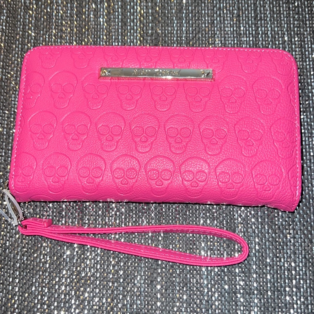 BNWT Betsey Johnson pink Skull Embossed wallet wristlet